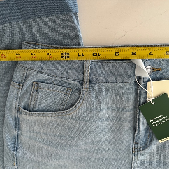 Halara Mid Rise Straight Leg Washed Casual Jeans with Pockets NWT Size Medium - Picture 6 of 7